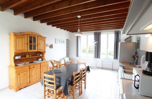 Les Pieux Cottage | Gite Les Pieux: Family Retreat with Spa & Breakfast