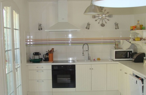 Vergeze House | Single storey house with enclosed garden
