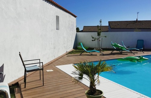 LʼIle-dʼOlonne Villa | Single-storey villa with heated pool near beaches