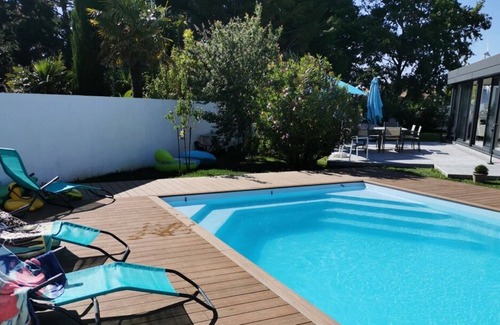 LʼIle-dʼOlonne Villa | Single-storey villa with heated pool near beaches