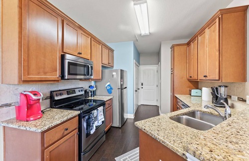 Round Rock House | Single Story｜Cozy 3B｜Garage & Parking Spot｜Pet-Friendly｜Fenced Backyard #42126