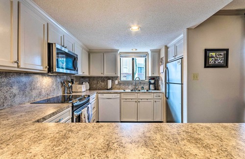 Fairfield Bay Condo | Pet-Friendly Fairfield Bay Condo with Pool & Deck Access