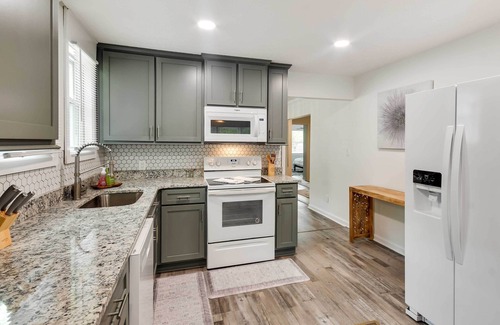 Tuskegee House | Convenient Single-Story Home Near Tuskegee University