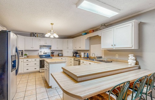 Saltillo House | Cozy Single-Story Home with Private Deck and Grill