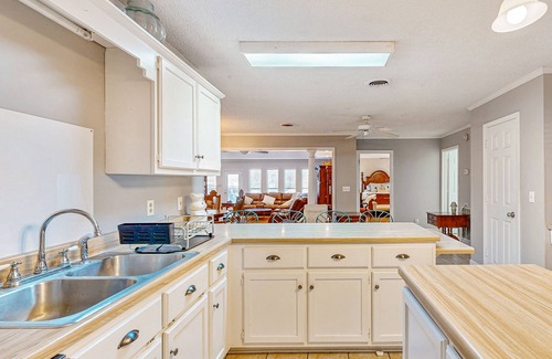 Saltillo House | Cozy Single-Story Home with Private Deck and Grill