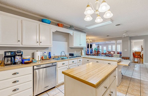 Saltillo House | Cozy Single-Story Home with Private Deck and Grill