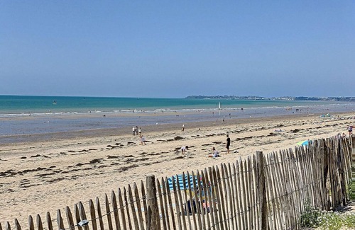 Jullouville-les-Pins House | Cozy Villa Jullouville with Oceanfront Views and Spa