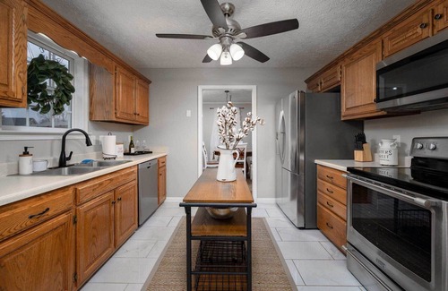 Manchester House | Inviting Manchester Home Near Parks with Spa and Breakfast