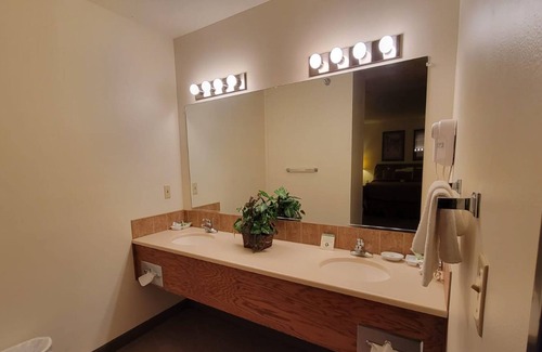 Ulysses Hotel | Single Tree Inn Hotel O