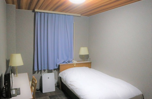 Anan Hotel | Cozy Single Room with Kitchen & Breakfast at Anan Tokushima
