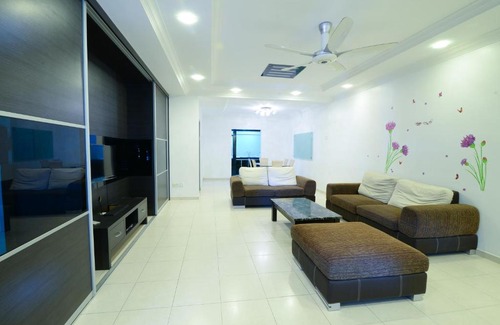 Mersing House | Discover Singstay Guesthouse: Child-Friendly Haven