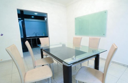 Mersing House | Discover Singstay Guesthouse: Child-Friendly Haven