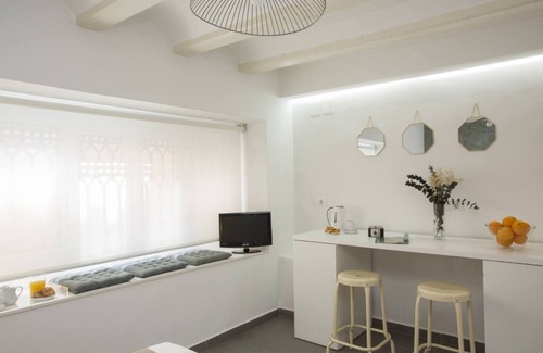 El Botanic House | Cozy Botanico Room IV: Relax with Spa & Breakfast Included
