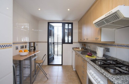 Penya-roja Apartment | Singular Stays Oceanográfico: Family-Friendly Getaway