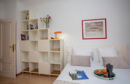 Ciutat Vella Apartment | Exceptional Family-Friendly Stay at SingularStays Reina II