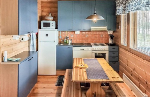 Kuusamo House | Serene Lake View Retreat: Sininen hetki by Interhome