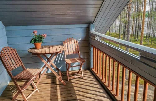 Kuusamo House | Serene Lake View Retreat: Sininen hetki by Interhome