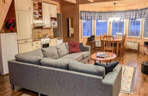 Saariselka House | Experience Sininen maja: Lake View, Spa & Family Friendly