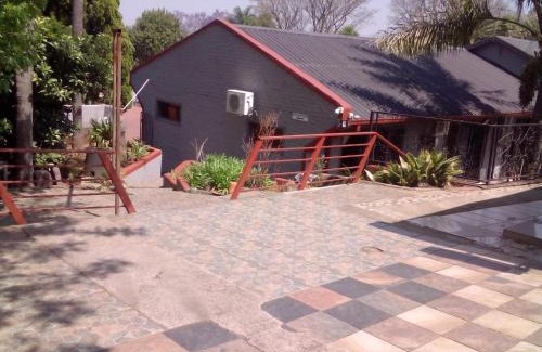 Newcastle House | Comfortable Sintokha Guest House with Kitchen Access