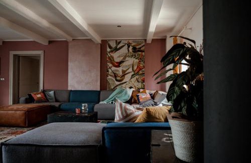 Sint-Pieters-Voeren House | Relax at SintPieter17: Family-Friendly with Hot Tub & Dining