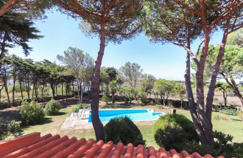 Sintra Villa | Inviting Sintra Classic Villa with Pool, Pet Friendly Stay