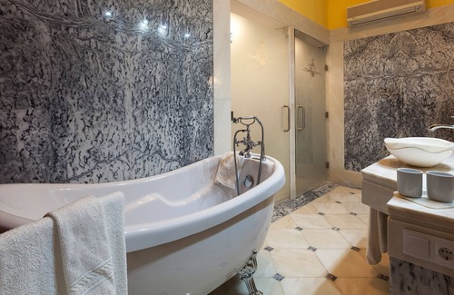 Sintra House | Elegant Sintra Marmòris Palace: Guest Rated 9.8 & Spa Access