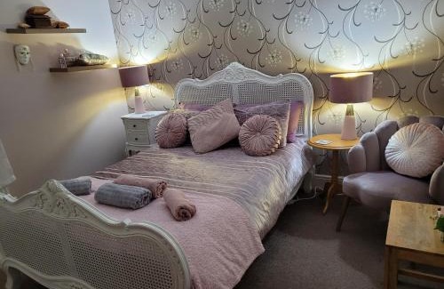 Swindon House | Comfortable Stay at Siobhan's Abode with Child-Friendly Amenities