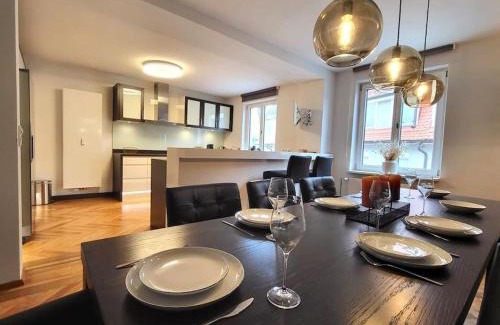 Kempten Apartment | SiOUX: Elegant Penthouse with Ocean Views in City Center