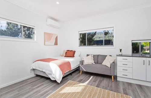 Woonona Apartment | Sip and Dip - Woonona