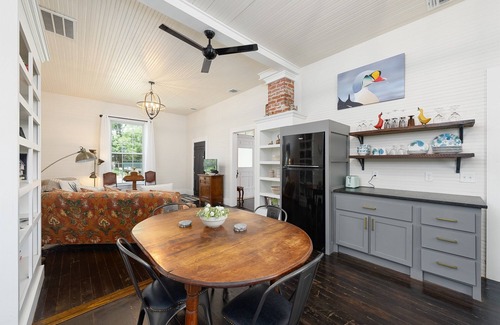 Boerne Cottage | Sip, Explore & Relax!