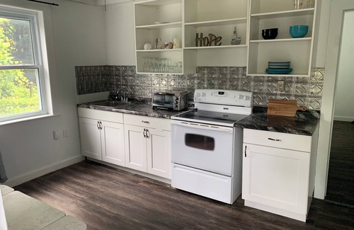 Bayfield Apartment | Sip & Stay
