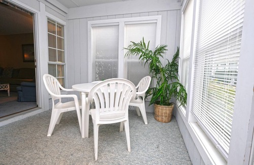 Pawleys Island Villa | Relax and Stargaze at Emerald Green 2BR Retreat