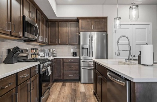 Tri-Cities House | Experience Sip & Stay: Trendy Getaway with Family-Friendly Amenities