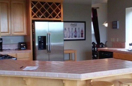 Lockeford House | Escape to Lodi: Sip, Swim & Relax Near Wineries