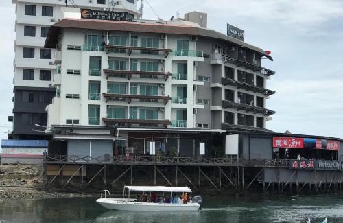 Semporna Hotel | Oceanfront Comfort at Sipadan Inn 3 with Breakfast Included