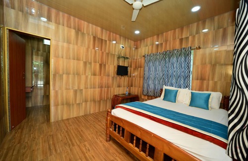 Kushalnagar Resort | Experience Relaxation at Sipayi Resort with Pool & Dining