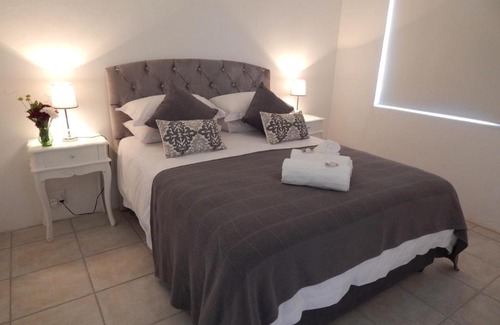 Ladismith House | Oceanfront Escape at Sipreslaan Selfsorg Gastehuis