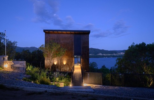 Tanti House | Discover Siquiman Lodge - Eco-Friendly Lakefront Retreat