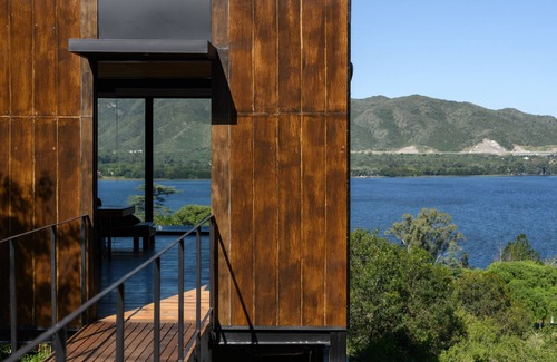 Tanti House | Discover Siquiman Lodge - Eco-Friendly Lakefront Retreat