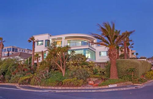Bloubergstrand Villa | Serene Oceanfront Retreat at Sir David Baird 22