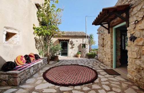 Korithi House | Discover Sira Stonehouse III: 4-Star Pet & Child Friendly Stay