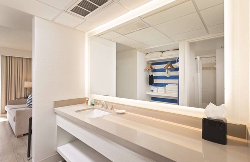 St. Pete Beach Resort | Welcoming Sirata Beach Resort: Pool, Spa & Family Amenities