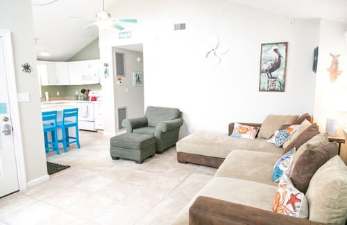 Colington Cottage | Beachfront Bliss: Siren Sound Cottage with Ocean Views