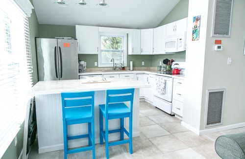 Colington Cottage | Beachfront Bliss: Siren Sound Cottage with Ocean Views