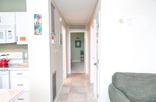 Colington Cottage | Beachfront Bliss: Siren Sound Cottage with Ocean Views