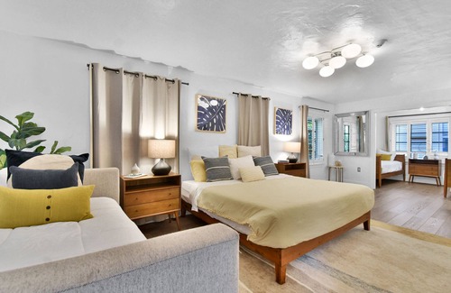 Flamingo/Lummus Bed & Breakfast | Discover the Enchantment of Sirena Azul Sobe Villa