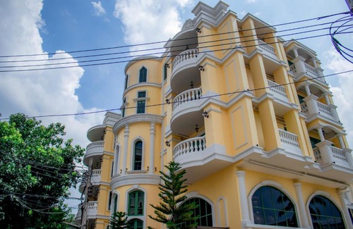 Wat Bowon Niwet Hotel | Exceptional Siri Grand Bangkok Hotel with Ocean View Pool