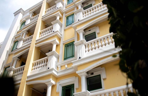 Wat Bowon Niwet Hotel | Exceptional Siri Grand Bangkok Hotel with Ocean View Pool