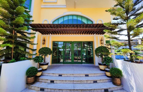 Wat Bowon Niwet Hotel | Exceptional Siri Grand Bangkok Hotel with Ocean View Pool