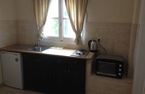 Almiros Beach House | Discover Sirios Villas: Ocean View & Kitchen Amenities